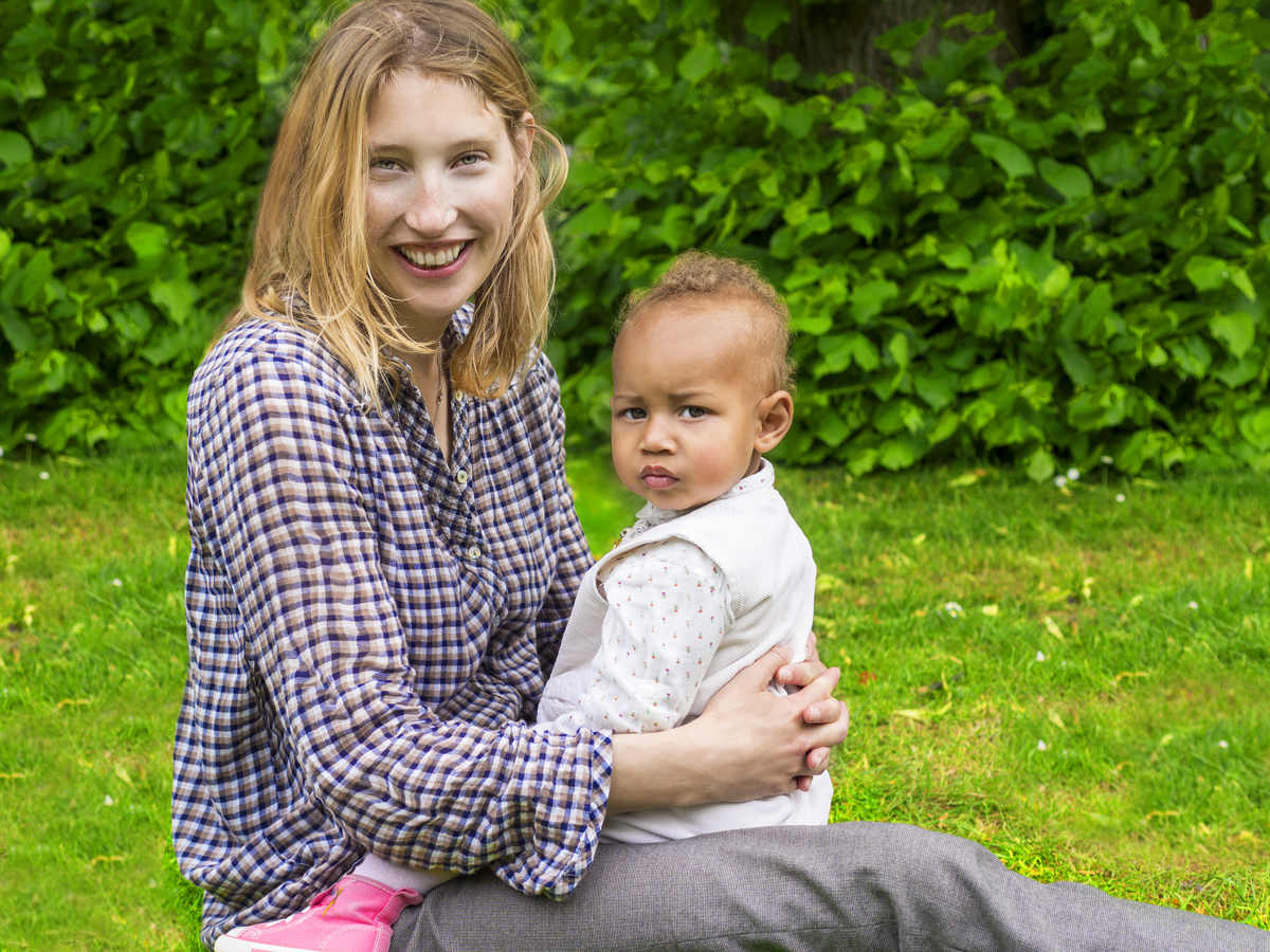 Should You Hand Feed Your Baby?